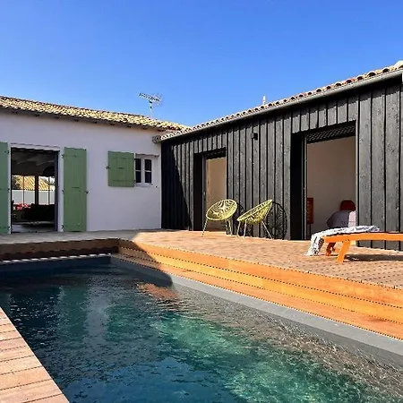 With Pool Between Village, Beach, And Forest * Ars-en-Re