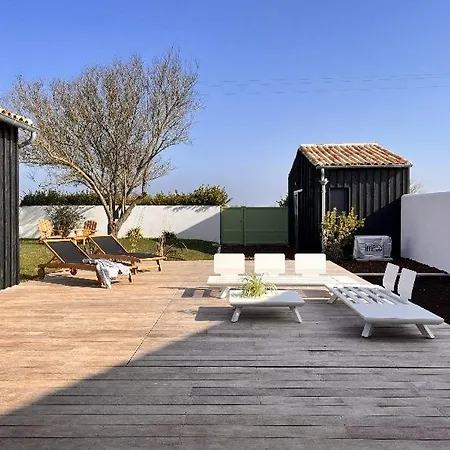 With Pool Between Village, Beach, And Forest Ars-en-Re