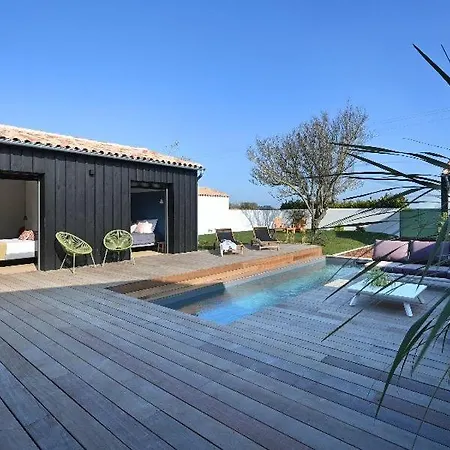 With Pool Between Village, Beach, And Forest * Ars-en-Re