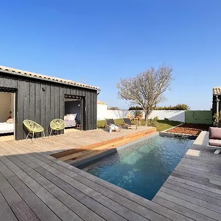 With Pool Between Village, Beach, And Forest Ars-en-Re